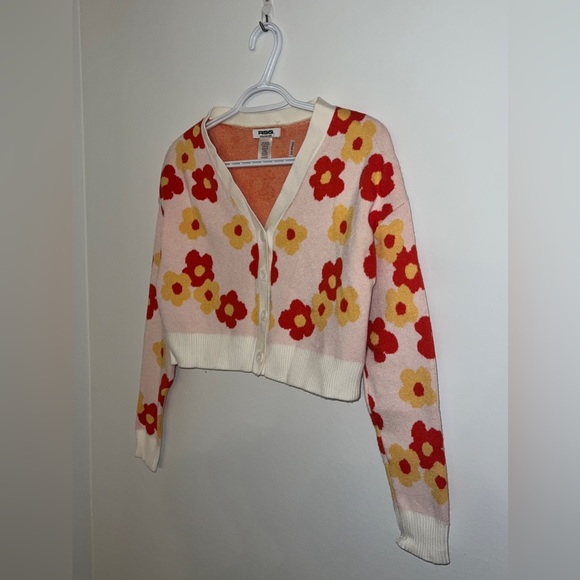 Retro Flower Print Button Up Cardigan Sweater - Picture 2 of 3